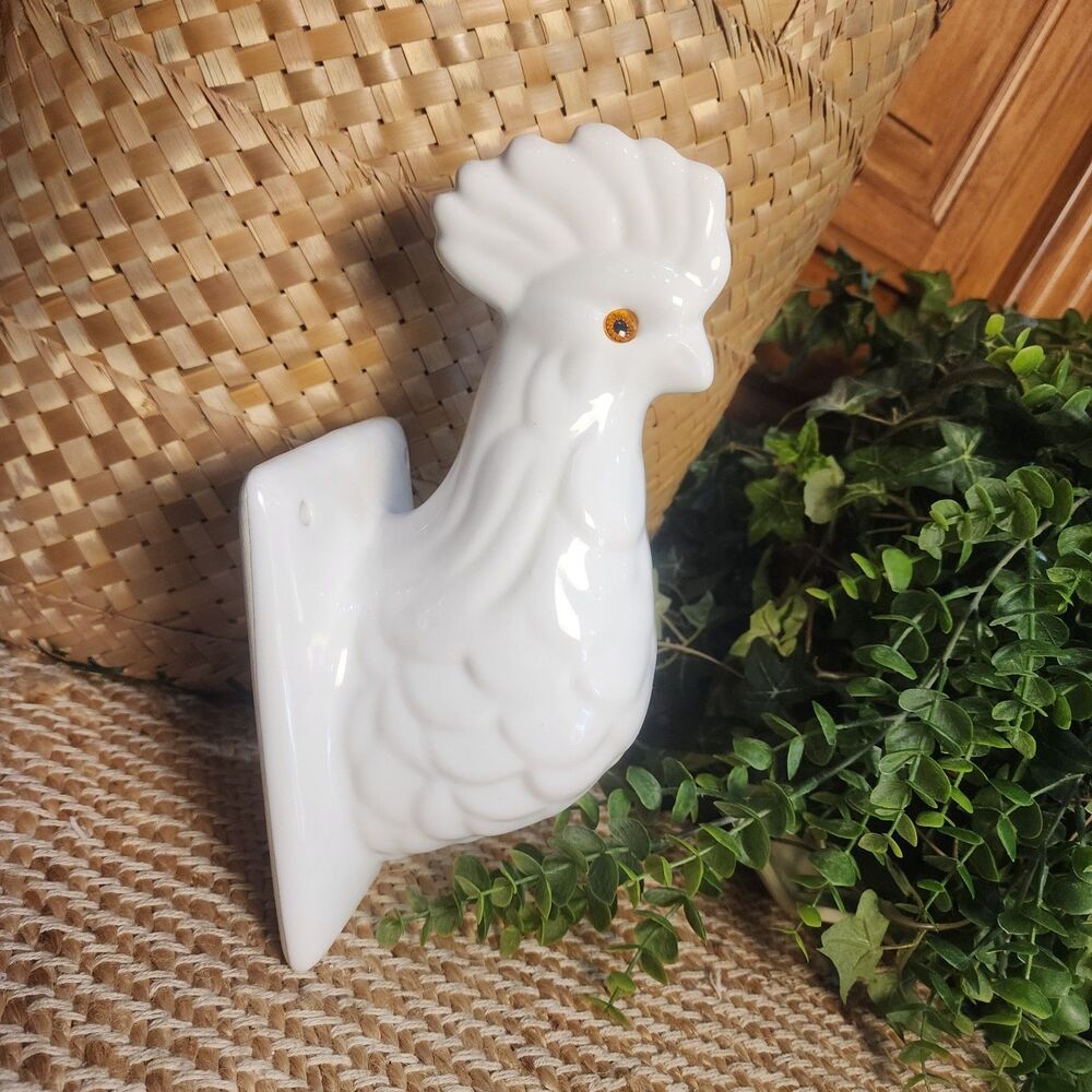 VTG White Ceramic Rooster Chicken Wall Decor Towel Apron Hanger Farmhouse